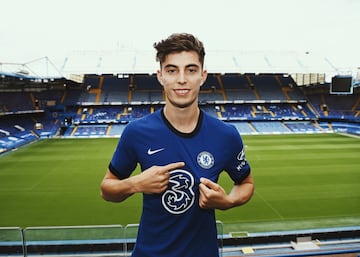 En un a?o difcil para la economa del ftbol, Kai Havertz, la joven promesa del ftbol alemn y estrella del Bayer Leverkusen, se convirti en el fichaje ms caro de 2020. El Chelsea, que antes haba pagado 60 millones por Werner al Leipzig, desembols 80 kilos por el joven mediapunta alemn. Su rendimiento hasta ahora ha sido ms que cuestionable, aunque nadie duda de su talento. 