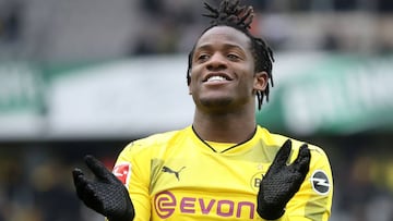 Michy Batshuayi celebra su gol al Hannover 96.