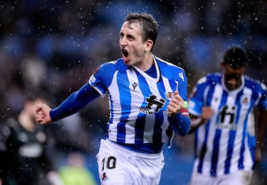 Mikel Oyarzábal - Delantero