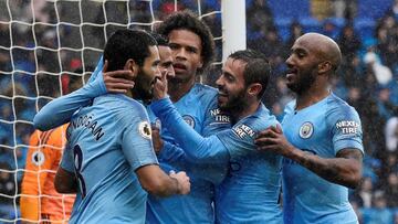Jugadores del City celebran uno de sus goles al Cardiff.