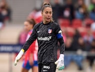 MADRID, SPAIN - JANUARY 05: Lola Gallardo of Atletico de Madrid looks on during the Liga F match between Atletico de Madrid and Real Madrid CF at Centro Deportivo Alcala de Henares on January 05, 2025 in Madrid, Spain. (Photo by Angel Martinez/Getty Images)