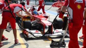 <b>TODOS A UNA. </b>Ferrari quiere celebrar por todo lo alto la carrera de casa y por eso toda la escudería trabaja duro para que Fernando Alonso les dé una gran alegría.