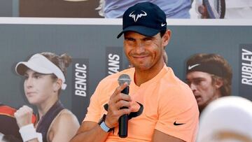 El tenista espa&ntilde;ol Rafa Nadal atiende a los medios antes del Mubadala World Tennis Championship de Abu Dabi.