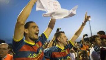 Los jugadores del Llagostera celebran el triunfo.