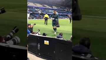 El gran gesto de Claudio Bravo con un pequeño hincha del City