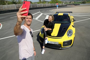 Sharapova y Webber, embajadores de Porsche