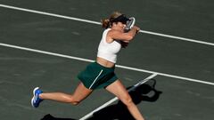 La estadounidense Danielle Collins en su partido con la griega María Sakkari.