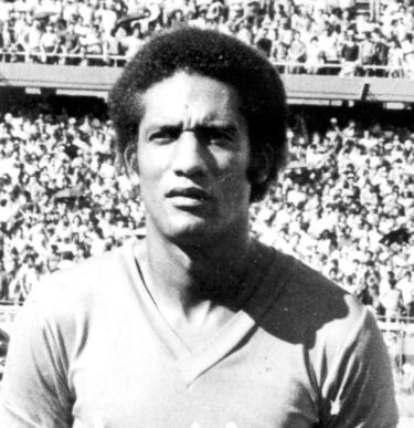 Aunque fueron periodos muy cortos, de pocos meses, el Chonto Gaviria estuvo cuatro veces al frente del equipo profesional de Nacional: 1961; dos ciclos diferentes en 1963; y 1966. También pasó por el club antioqueño durante su carrera como futbolista.