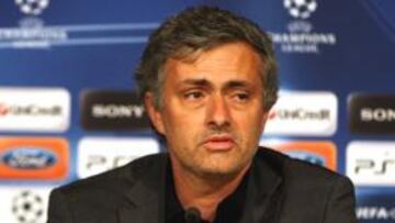 <b>"¿POR QUÉ?". </b>Mourinho se quejó del arbitraje por la roja a Pepe y la UEFA le castigó con cinco partidos.