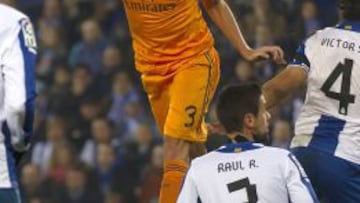 TRES PUNTOS. Pepe marcó de cabeza en el minuto 54 el gol que dio la victoria al Madrid en Cornellà.