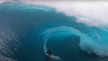 Ola gigante en The Right, Australia, surfeada por Zac Haynes