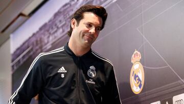 GRAF4038. MADRID, 02/01/2019.- El entrenador argentino del Real Madrid Santiago Solari, durante la rueda de prensa tras el entrenamiento celebrado esta mañana en la Ciudad Deportivo de Valdebebas, preparatorio del partido de LaLiga Santander corres
