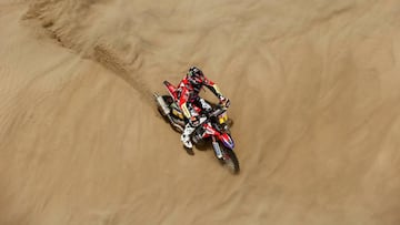 Dakar Rally - 2018 Peru-Bolivia-Argentina Dakar rally - 40th Dakar Edition stage five, San Juan de Marcona to Arequipa - January 10, 2018. Joan Barreda Bort of Spain drives his Honda. REUTERS/Andres Stapff