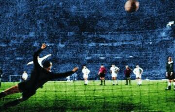 COPA DE EUROPA 1958; REAL MADRID - SEVILLA 4-0 Gol de Di Stéfano, de penalti tirándolo al hierro, de forma infalible.