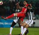 El líder Benfica pincha con el Setúbal y el Oporto se acerca