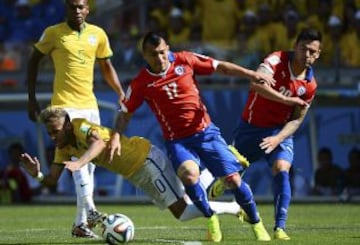 Tras el empate, el partido fue parejo para ambas selecciones. Tanto Chile como Brasil tuvieron ocasiones para desnivelar el marcador en el transcurso del encuentro.