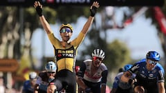 Lavaur (France), 04/09/2020.- Belgian rider Wout Van Aert (front L) of Team Jumbo-Visma celebrates while crossing the finish line to win the 7th stage of the Tour de France cycling race over 168km from Millau to Lavaur, France, 04 September 2020. (Ciclism