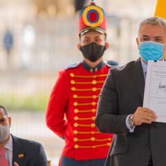 Iván Duque firma la nueva reforma tributaria