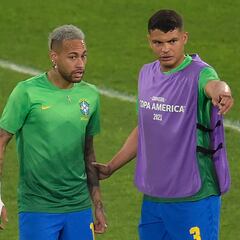 Neymar’s father says PSG rumours are ‘false’