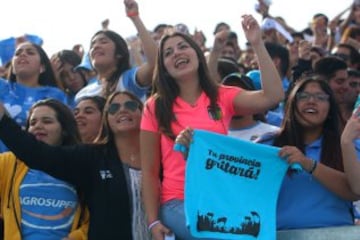 Ftbol, OÕHiggins v Universidad de Concepcion.
Decimoquinta fecha, campeonato de Clausura 2016. 
Hinchas de OÕHiggins alientan durante el partido contra Universidad de Concepcion por primera divisin disputado en el estadio Bicentenario El Teniente.
Rancagua, Chile. 
30/04/2016 
Jorge Loyola/Photosport*********
 
Football, OÕHiggins v Universidad de Concepcion. 
15 th date, Clousure Championship 2016. 
OÕHiggins fans cheer during the fisrt division football match against Universidad de Concepcion at El Teniente stadium in Rancagua, Chile. 
30/04/2016 
Jorge Loyola/Photosport