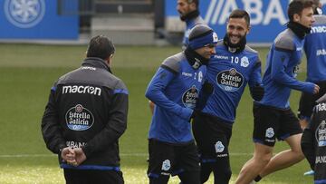 Andone, en el último entrenamiento del Deportivo en Riazor en el que se lesionó.