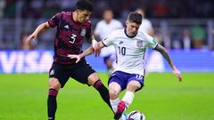 MEXICO CITY, MEXICO - MARCH 24: Jorge S&aacute;nchez of Mexico fights for the ball with Christian Pulisic of united States during a match between Mexico and United States as part of Concacaf 2022 FIFA World Cup Qualifiers at Azteca Stadium on March 24, 20