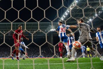 1-4. Virgil Van Dijk marcó el cuarto gol.