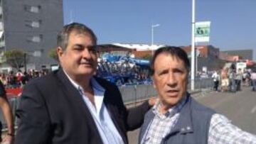 Manolo Saiz se fotografía con José Miguel Echávarri en los Mundiales de Ponferrada 2014.