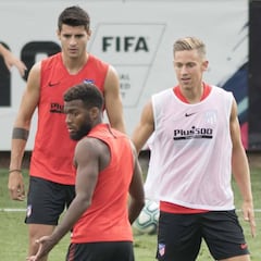 Giménez y Llorente, aspirantes al once de Simeone ante la Juve