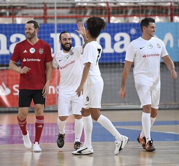 Partido benéfico entre Amigos de Benjamín y Ortiz contra Amigos de Ricardinho en el Polideportivo Municipal Jorge Carbajosa de Torrejón de Ardoz para el fomento del deporte en Guinea Ecuatorial.