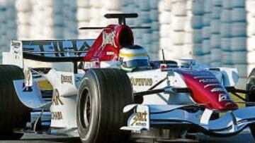 <b>NO SE RINDE. </b>Fisichella ya probó el Force India en Jerez.