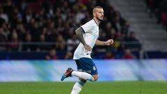 Benedetto, seguido por un equipo del fútbol italiano