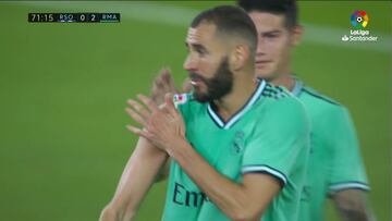El vídeo que ha dado para un serial de memes: ¿señaló su brazo Benzema para 'justificar' que era gol legal?