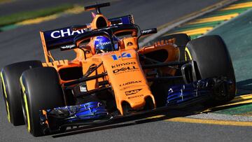 McLaren's Spanish driver Fernando Alonso drives around the Albert Park circuit during the second Formula One practice session in Melbourne on March 23, 2018, ahead of the Formula One Australian Grand Prix. / AFP PHOTO / Paul Crock / -- IMAGE RESTRICTED TO EDITORIAL USE - STRICTLY NO COMMERCIAL USE --