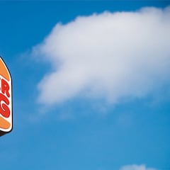 Se pelea con su compañera, Burger King la despide por fumar en el trabajo y gana 15.000 euros: despido improcedente o readmisión