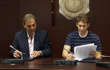 Jaycee Carroll en el momento de la firma de contrato con el Real Madrid el 22 de septiembre de 2011.