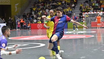 Antonio intenta definir ante Espíndola.