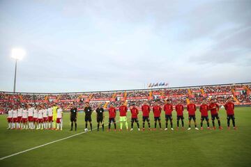 Formación de las selecciones de Georgia y España.