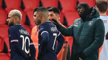 Demba Ba, Neymar y Mbappé en el partido entre PSG y Basaksehir.