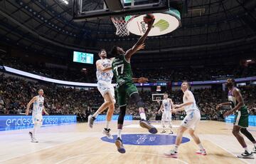 Primera canasta de Sima con el Unicaja,