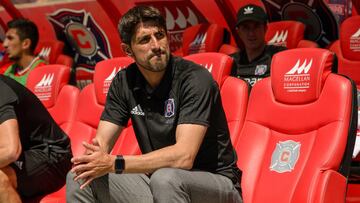 Paunovic, entrenador de los Chicago Fire, habla con AS de Jovic.