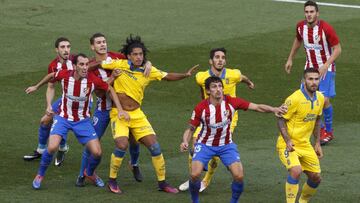 Las Palmas pidió penalti por el agarrón de Lucas a Lemos