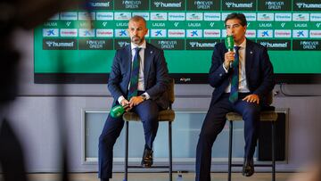 Manu Fajardo, director deportivo del Betis, y el presidente Ángel Haro.