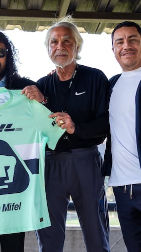 René Higuita visitó Cantera; deseó éxito para Pumas y Efraín Juárez