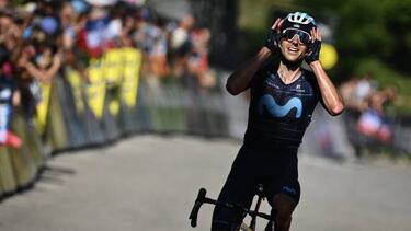 Carlos Verona, del Movistar Team, celebra la victoria en Vaujany, meta de la séptima etapa del Critérium del Dauphiné.