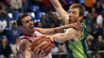 Peré Tomas, es taponado por Fran Vázquez.