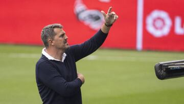 Óscar García, durante el partido de ayer contra el Alavés.