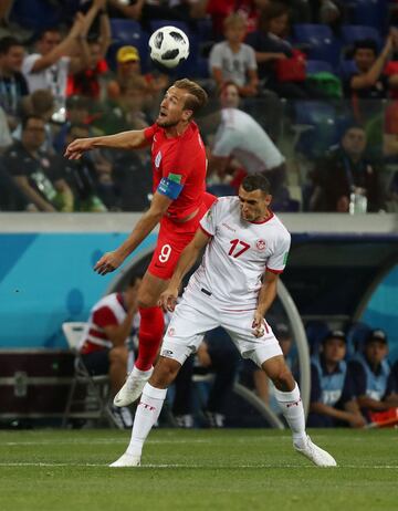 Harry Kane y Ellyes Skhiri.