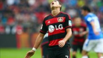 Chicharito, cerca de marcar en su debut de Bundesliga