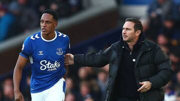 LIVERPOOL, ENGLAND - DECEMBER 26: Yerry Mina of Everton celebrates scoring the opening goal with manager Frank Lampard during the Premier League match between Everton FC and Wolverhampton Wanderers at Goodison Park on December 26, 2022 in Liverpool, England. (Photo by Chris Brunskill/Fantasista/Getty Images)